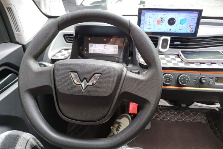 Used Wuling Hongguang MINIEV 2022 Easy Version Lithium Iron Phosphate Center Console