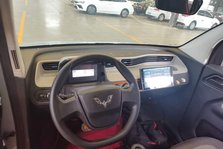 Used Wuling Hongguang MINIEV 2022 Easy Version Lithium Iron Phosphate Center Console