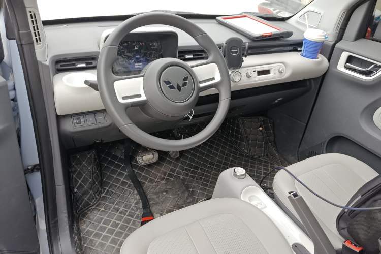 Used Wuling Hongguang MINIEV 2022 Convertible Model Center Console