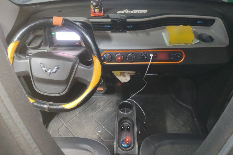 Used Wuling Hongguang MINIEV 2022 Easy Version Lithium Iron Phosphate Center Console