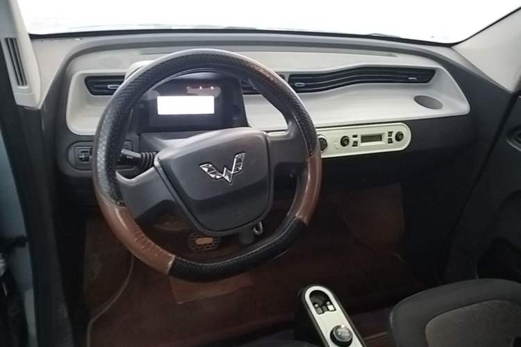 Used Wuling Hongguang MINIEV 2022 Easy Version Lithium Iron Phosphate Center Console