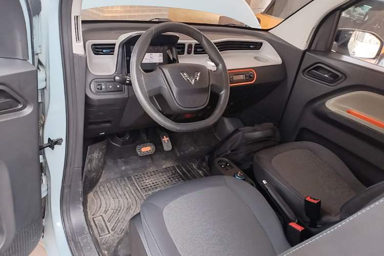 Used Wuling Hongguang MINIEV 2022 Easy Version Lithium Iron Phosphate Center Console