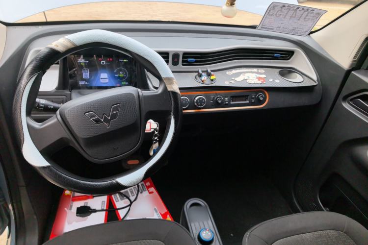 Used Wuling Hongguang MINIEV 2022 Macaron Premium Model – Lithium Iron Phosphate Center Console