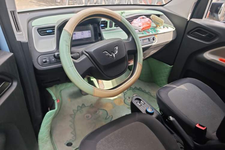 Used Wuling Hongguang MINIEV 2022 Easy Version Lithium Iron Phosphate Center Console