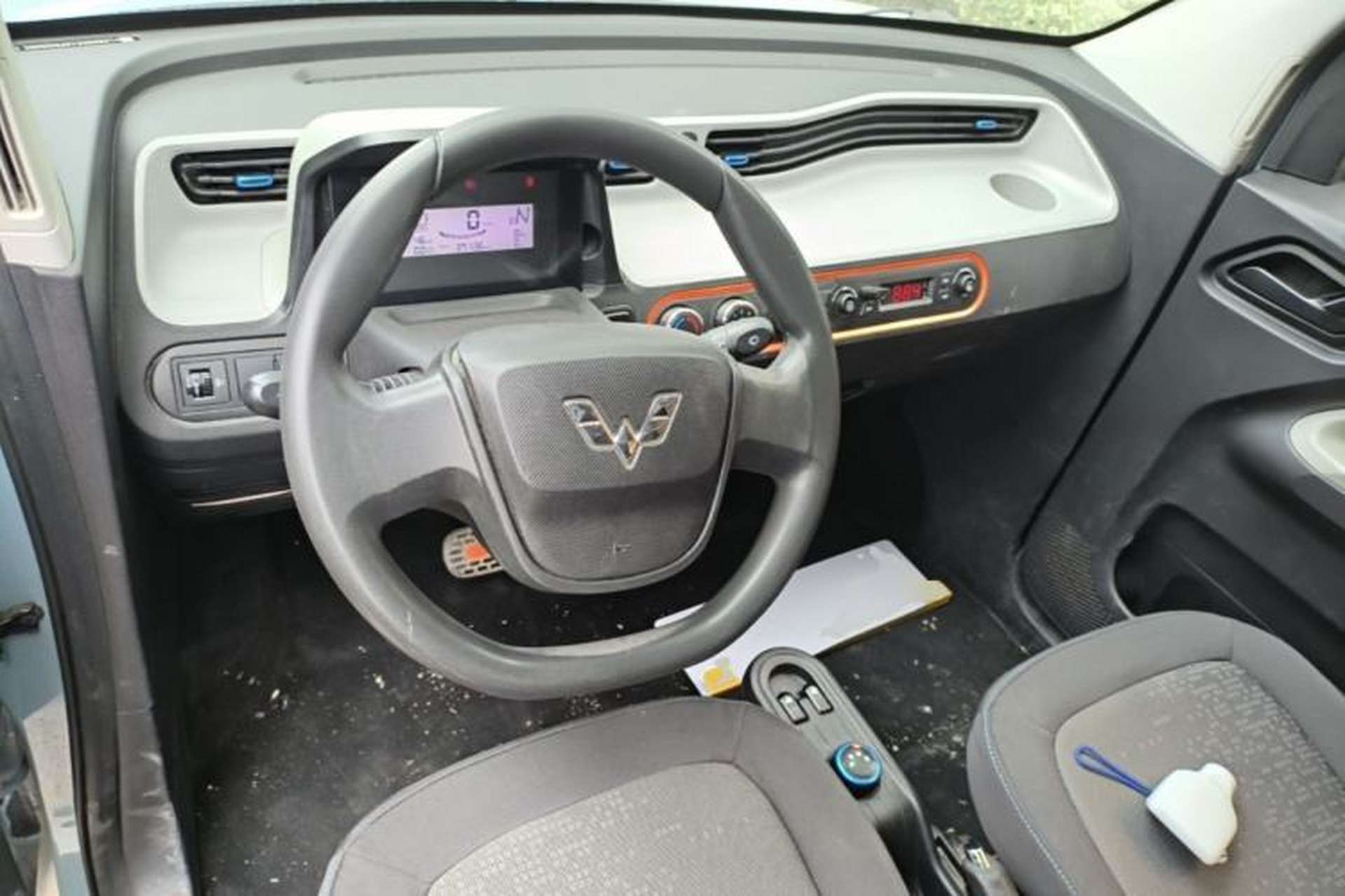 Used Wuling Hongguang MINIEV 2022 Easy Version Lithium Iron Phosphate Center Console