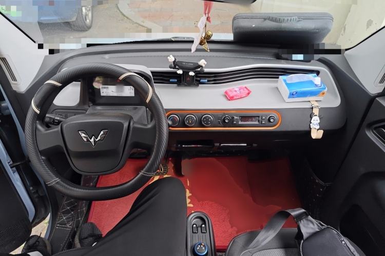 Used Wuling Hongguang MINIEV 2022 Macaron Fashion Model Lithium Iron Phosphate Center Console