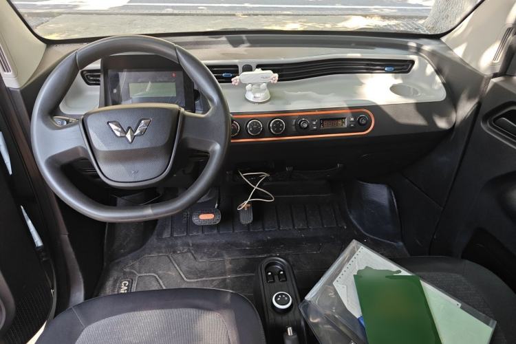 Used Wuling Hongguang MINIEV 2022 Easy Version Lithium Iron Phosphate Center Console