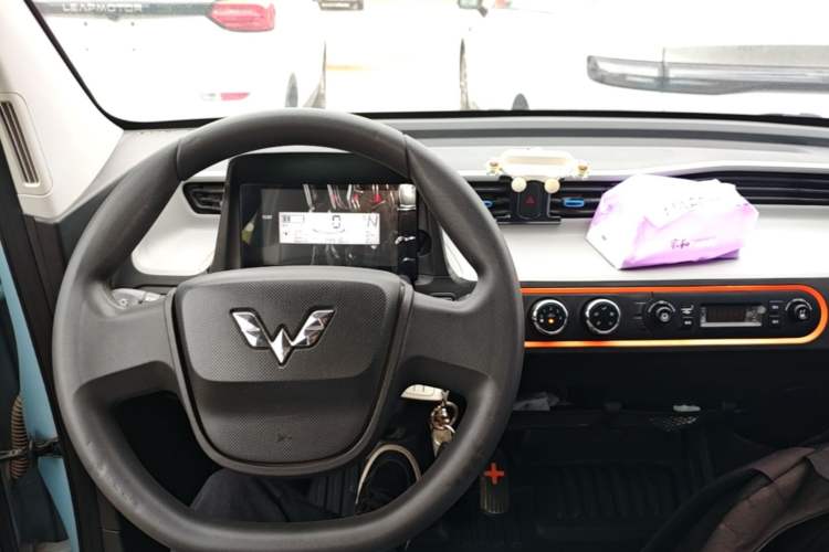 Used Wuling Hongguang MINIEV 2022 Easy Version Lithium-NMC Center Console