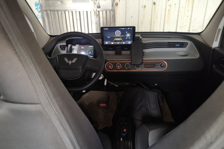 Used Wuling Hongguang MINIEV 2022 Zizai Version Lithium Iron Phosphate Center Console