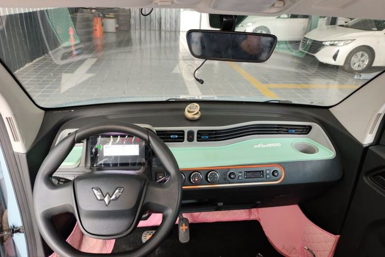 Used Wuling Hongguang MINIEV 2022 Easy Version Lithium Iron Phosphate Center Console
