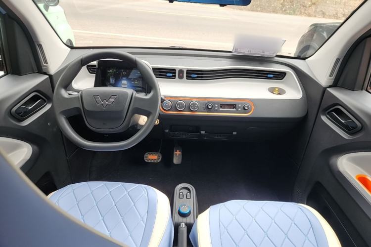 Used Wuling Hongguang MINIEV 2022 Zizai Version Lithium Iron Phosphate Center Console