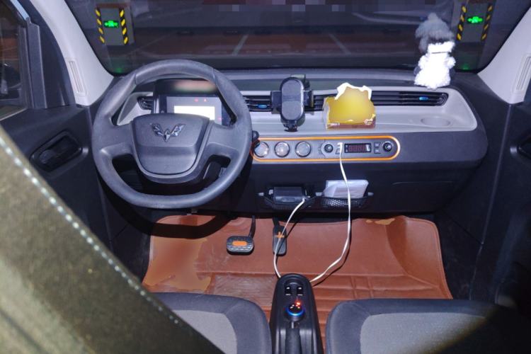 Used Wuling Hongguang MINIEV 2022 Easy Version Lithium-NMC Center Console