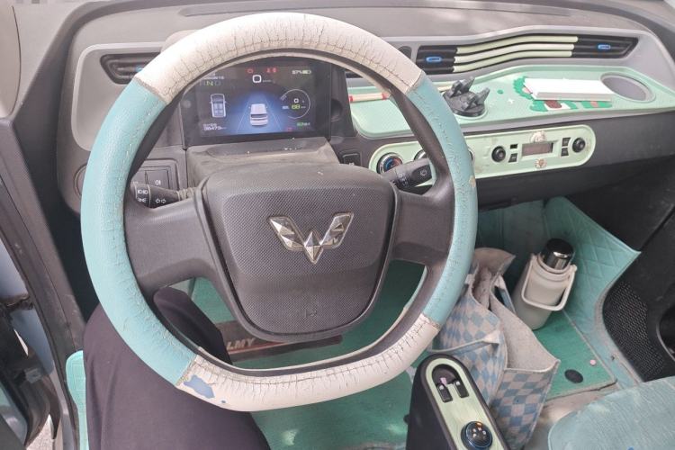 Used Wuling Hongguang MINIEV 2022 Easy Version Lithium Iron Phosphate Center Console