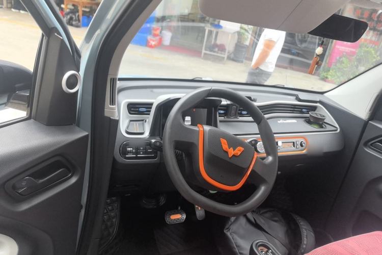 Used Wuling Hongguang MINIEV 2022 Macaron Fashion Edition Lithium-Nickel-Cobalt-Alpha-oxide Center Console