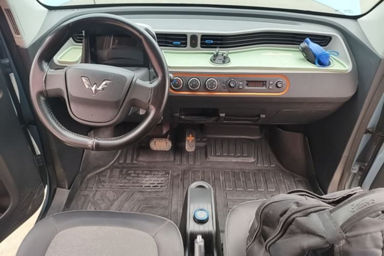 Used Wuling Hongguang MINIEV 2022 Zizai Version Lithium Iron Phosphate Center Console