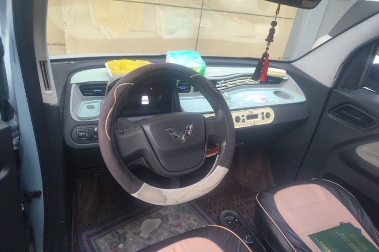 Used Wuling Hongguang MINIEV 2022 Macaron Fashion Model Lithium Iron Phosphate Center Console