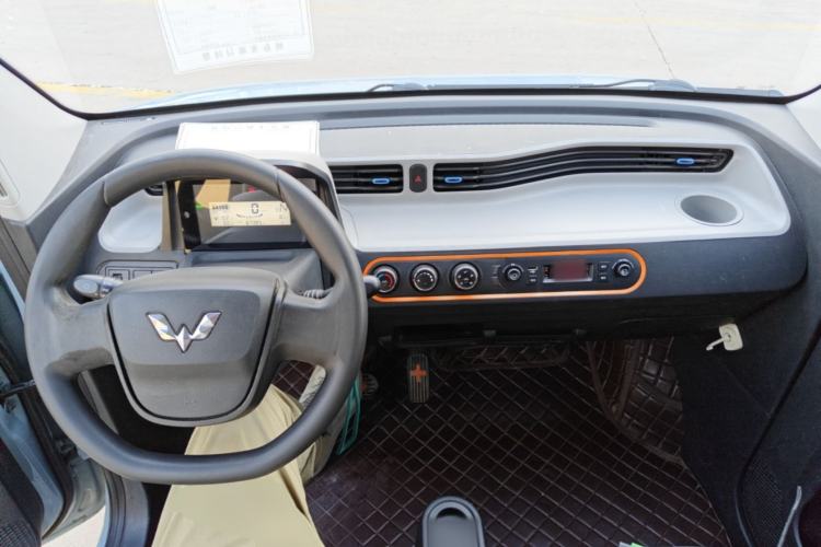 Used Wuling Hongguang MINIEV 2022 Easy Version Lithium-NMC Center Console