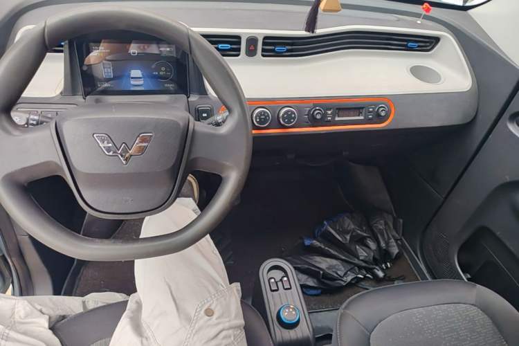 Used Wuling Hongguang MINIEV 2022 Macaron Premium Model – Lithium Iron Phosphate Center Console