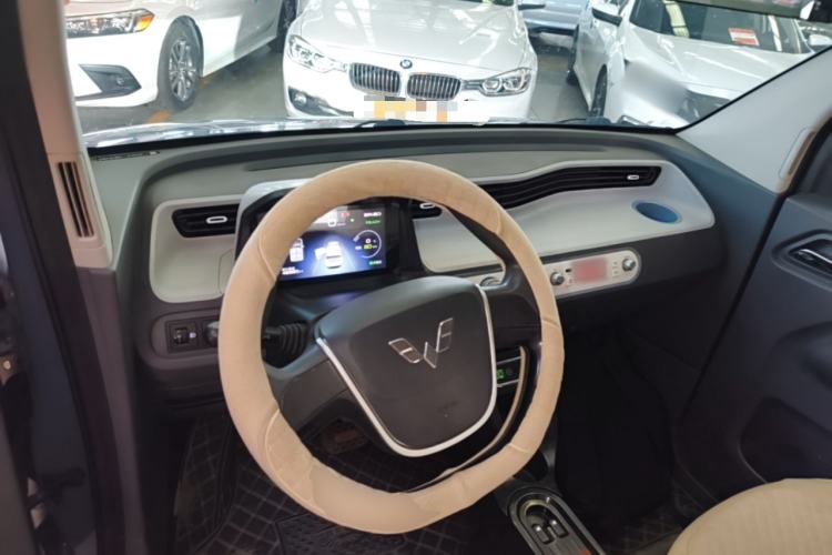 Used Wuling Hongguang MINIEV 2022 Macaron Premium Model – Lithium Iron Phosphate Center Console