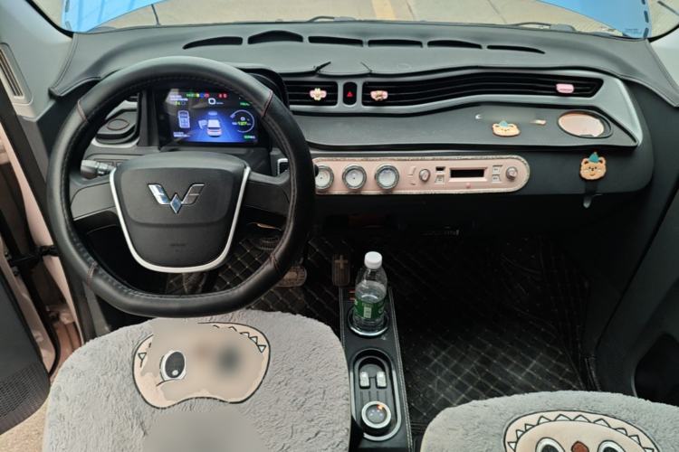 Used Wuling Hongguang MINIEV 2022 Macaron Premium Model – Lithium Ternary Battery Center Console