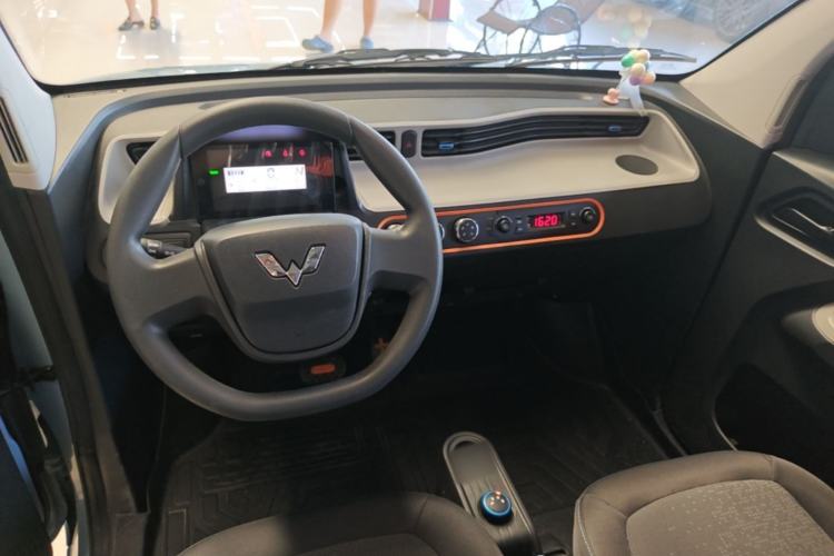 Used Wuling Hongguang MINIEV 2022 Easy Version Lithium Iron Phosphate Center Console