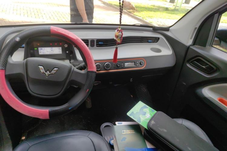 Used Wuling Hongguang MINIEV 2022 Easy Version Lithium Iron Phosphate Center Console