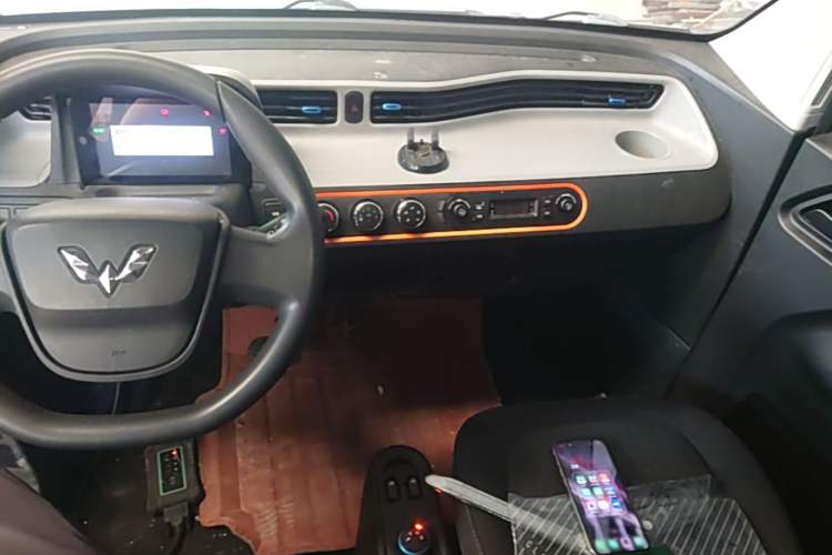 Used Wuling Hongguang MINIEV 2022 Easy Version Lithium Iron Phosphate Center Console