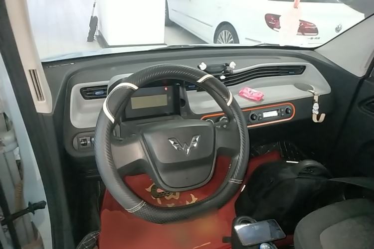 Used Wuling Hongguang MINIEV 2022 Macaron Fashion Model Lithium Iron Phosphate Center Console