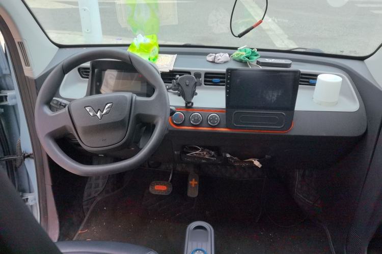 Used Wuling Hongguang MINIEV 2022 Easy Version Lithium Iron Phosphate Center Console