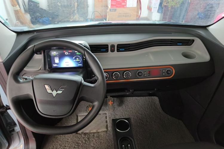 Used Wuling Hongguang MINIEV 2022 Zizai Version Lithium Iron Phosphate Center Console