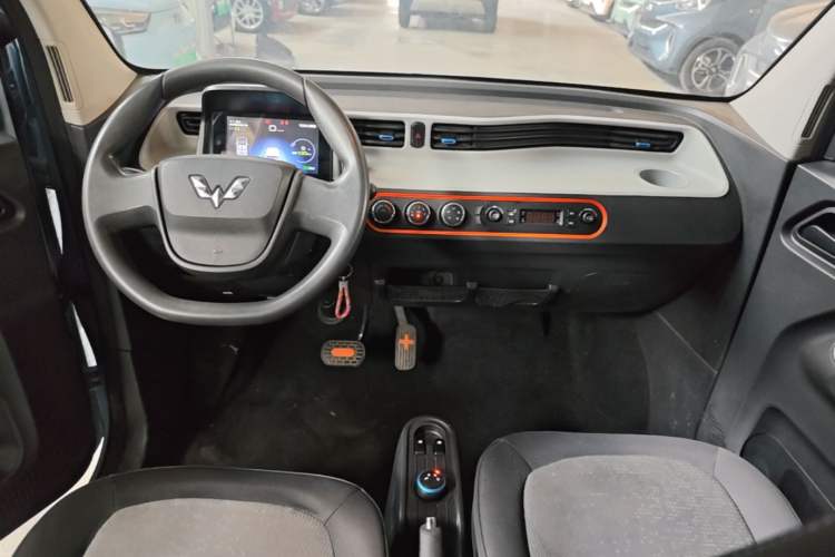 Used Wuling Hongguang MINIEV 2022 Zizai Version Lithium Iron Phosphate Center Console