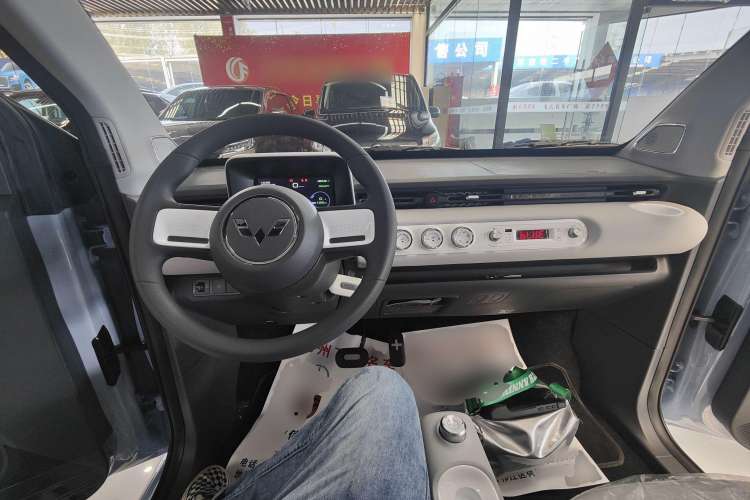 Used Wuling Hongguang MINIEV 2022 Convertible Model Center Console