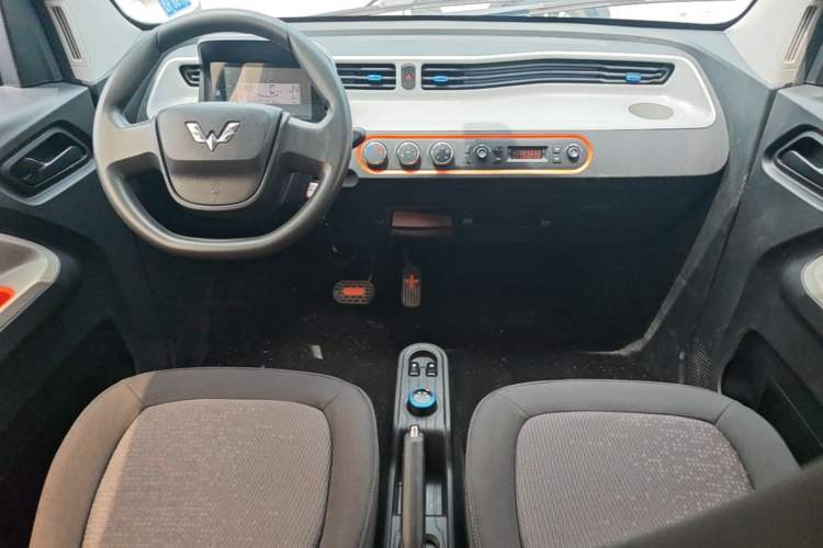 Used Wuling Hongguang MINIEV 2022 Easy Version Lithium Iron Phosphate Center Console