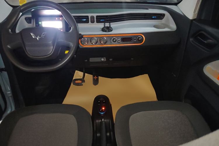 Used Wuling Hongguang MINIEV 2022 Easy Version Lithium Iron Phosphate Center Console
