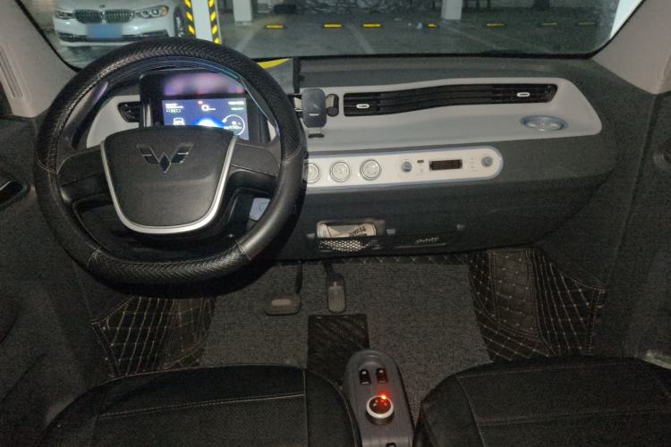 Used Wuling Hongguang MINIEV 2022 Macaron Premium Model – Lithium Iron Phosphate Center Console