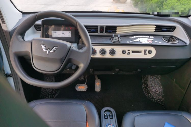 Used Wuling Hongguang MINIEV 2022 Easy Version Lithium Iron Phosphate Center Console
