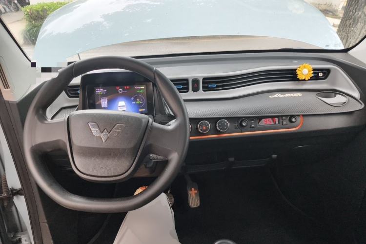 Used Wuling Hongguang MINIEV 2022 Zizai Version Lithium Iron Phosphate Center Console