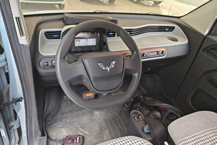 Used Wuling Hongguang MINIEV 2022 Easy Version Lithium-NMC Center Console