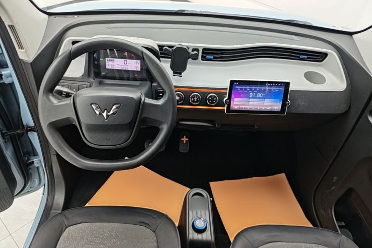 Used Wuling Hongguang MINIEV 2022 Easy Version Lithium Iron Phosphate Center Console