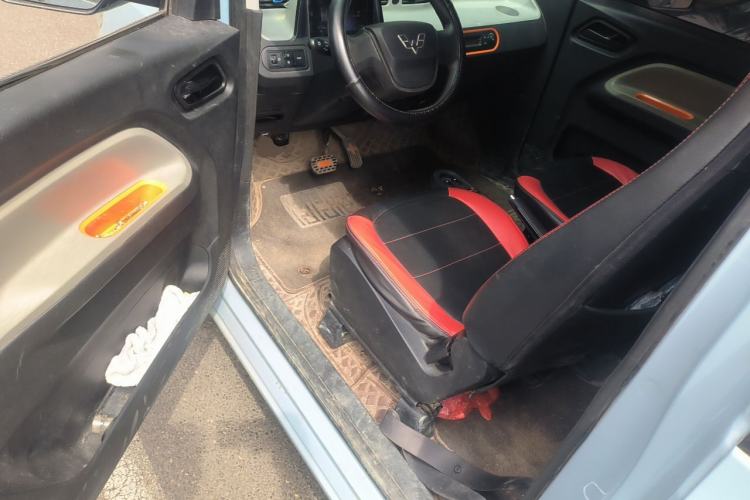 Used Wuling Hongguang MINIEV 2022 Macaron Fashion Model Lithium Iron Phosphate Driver Seat