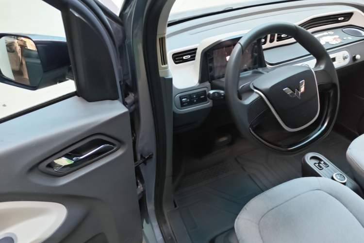 Used Wuling Hongguang MINIEV 2022 Macaron Premium Model – Lithium Iron Phosphate Driver Seat