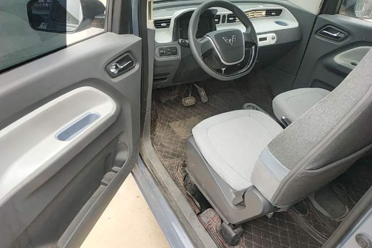 Used Wuling Hongguang MINIEV 2022 Macaron Premium Model – Lithium Iron Phosphate Driver Seat