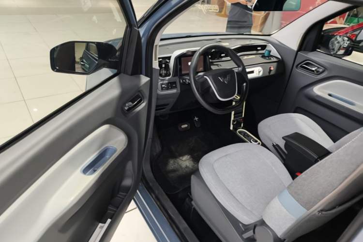 Used Wuling Hongguang MINIEV 2022 Macaron Premium Model – Lithium Iron Phosphate Driver Seat