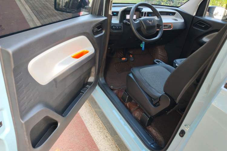 Used Wuling Hongguang MINIEV 2022 Easy Version Lithium Iron Phosphate Driver Seat