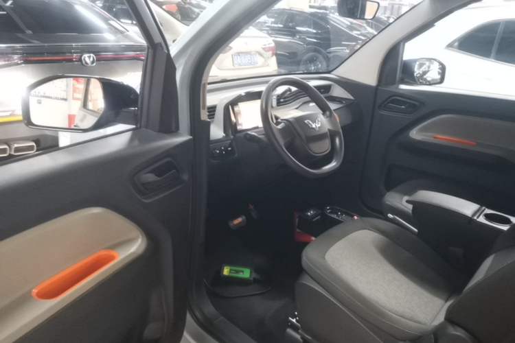 Used Wuling Hongguang MINIEV 2022 Macaron Premium Model – Lithium Iron Phosphate Driver Seat