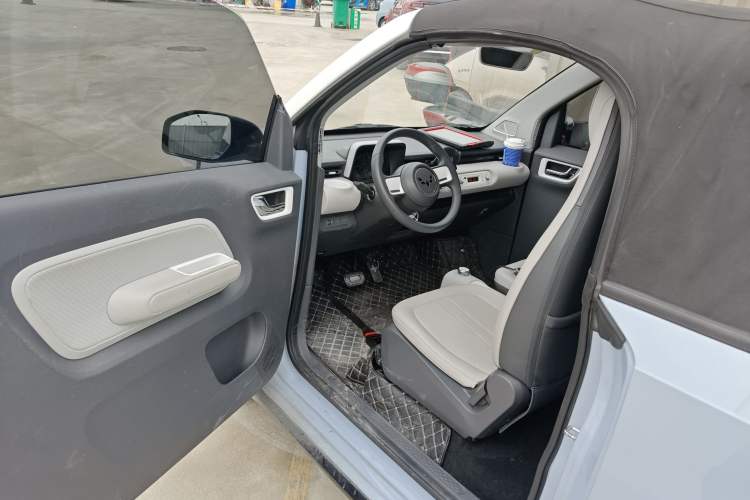 Used Wuling Hongguang MINIEV 2022 Convertible Model Driver Seat