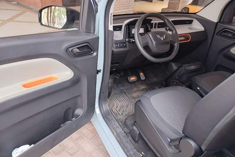 Used Wuling Hongguang MINIEV 2022 Easy Version Lithium Iron Phosphate Driver Seat
