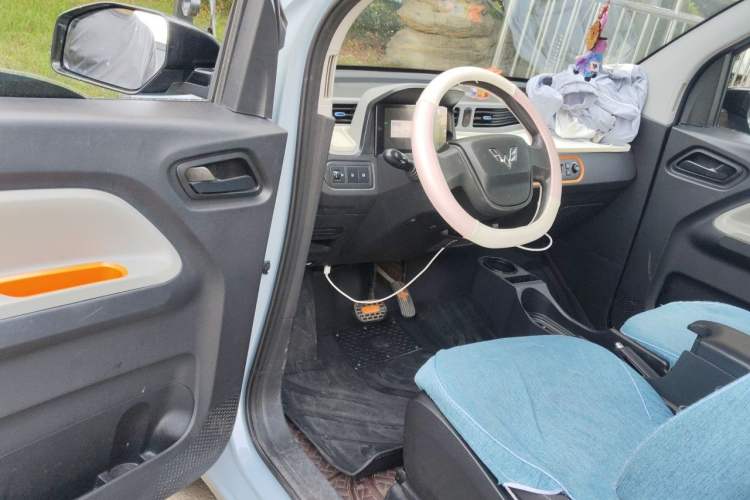 Used Wuling Hongguang MINIEV 2022 Easy Version Lithium Iron Phosphate Driver Seat