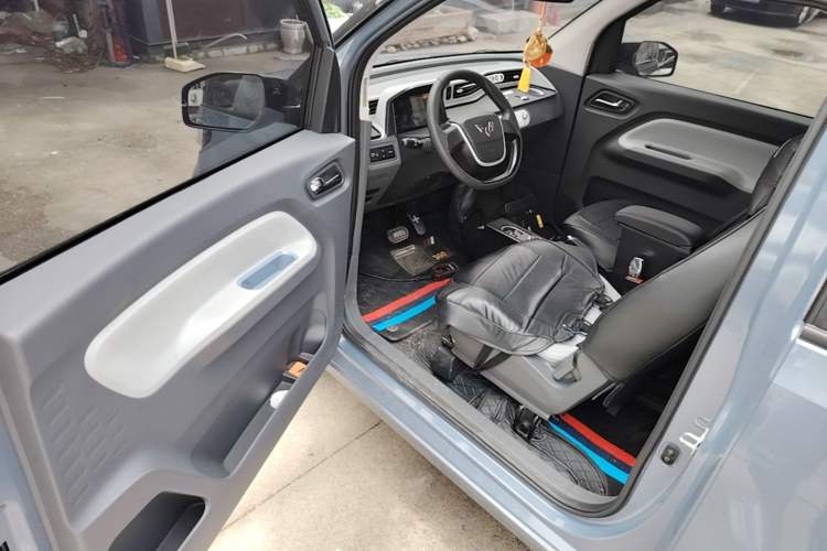Used Wuling Hongguang MINIEV 2022 Macaron Fashion Edition Lithium-Nickel-Cobalt-Alpha-oxide Driver Seat