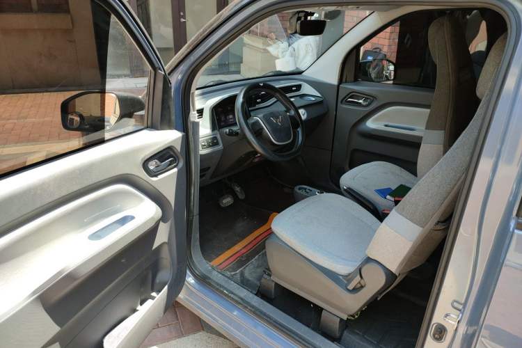 Used Wuling Hongguang MINIEV 2022 Macaron Premium Model – Lithium Iron Phosphate Driver Seat
